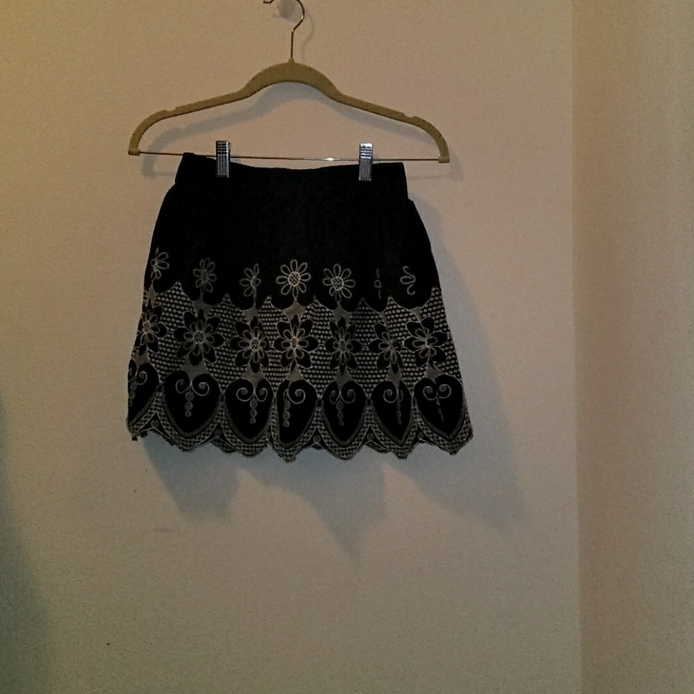 Skirt - Picture 3 of 4